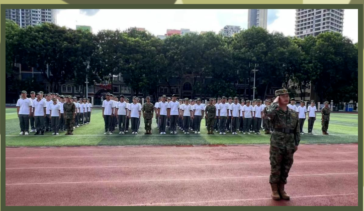 用鐵紀(jì)鑄我風(fēng)采 以軍魂耀我青春